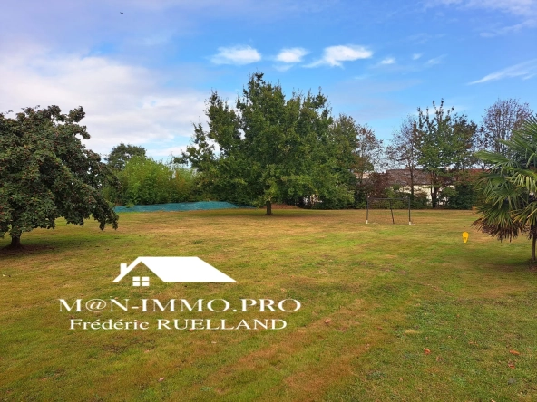 Terrain constructible de 682 m² à Pléchatel, orientation plein sud proche commodités