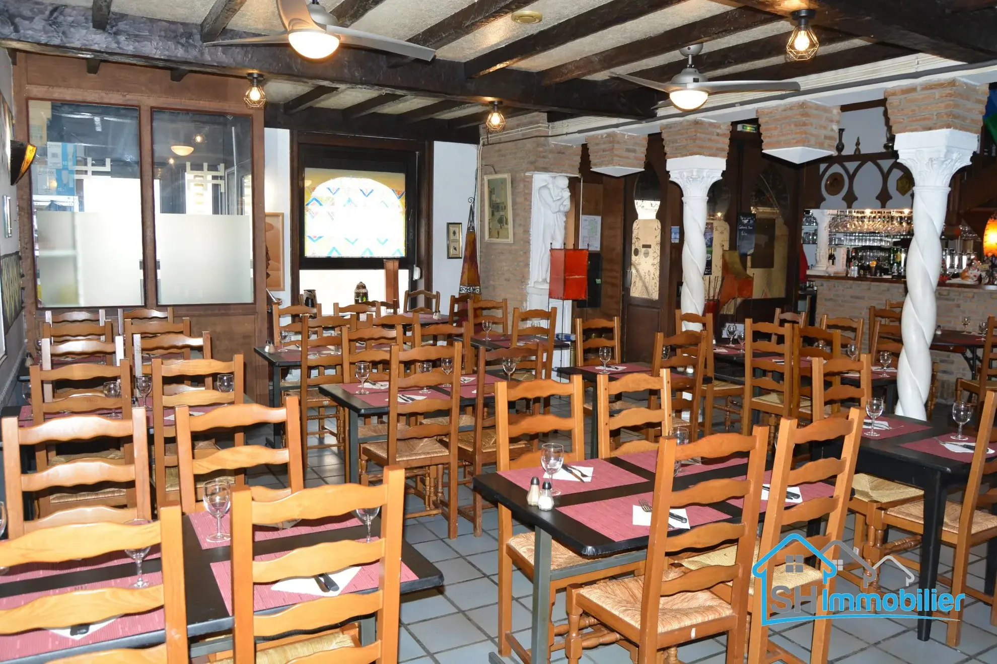 Fonds de commerce pour restaurant avec grande salle et cuisine équipée à Roubaix 