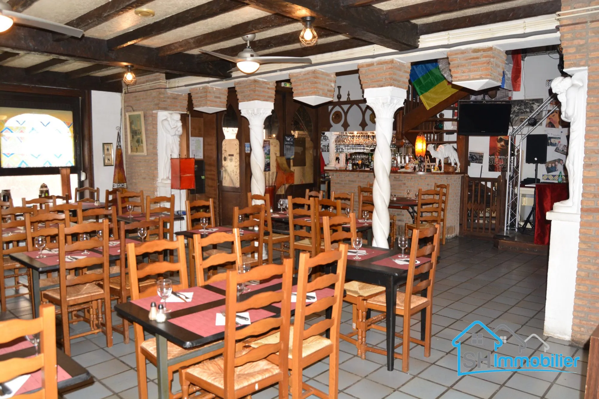 Fonds de commerce pour restaurant avec grande salle et cuisine équipée à Roubaix 