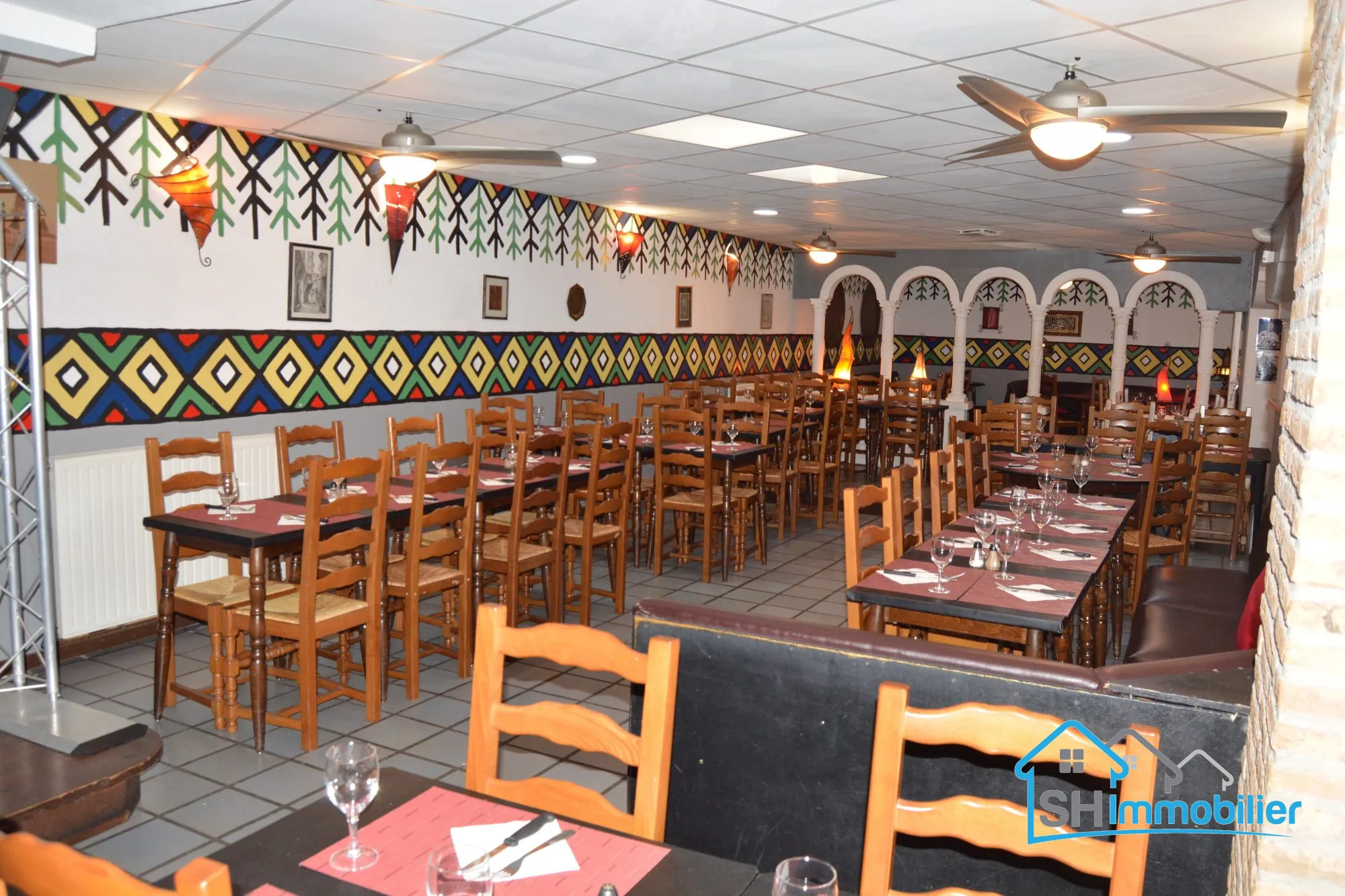 Fonds de commerce pour restaurant avec grande salle et cuisine équipée à Roubaix 