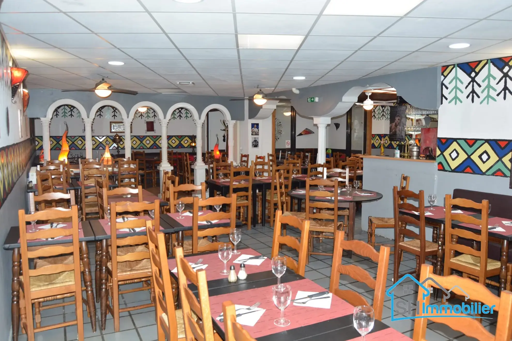 Fonds de commerce pour restaurant avec grande salle et cuisine équipée à Roubaix 