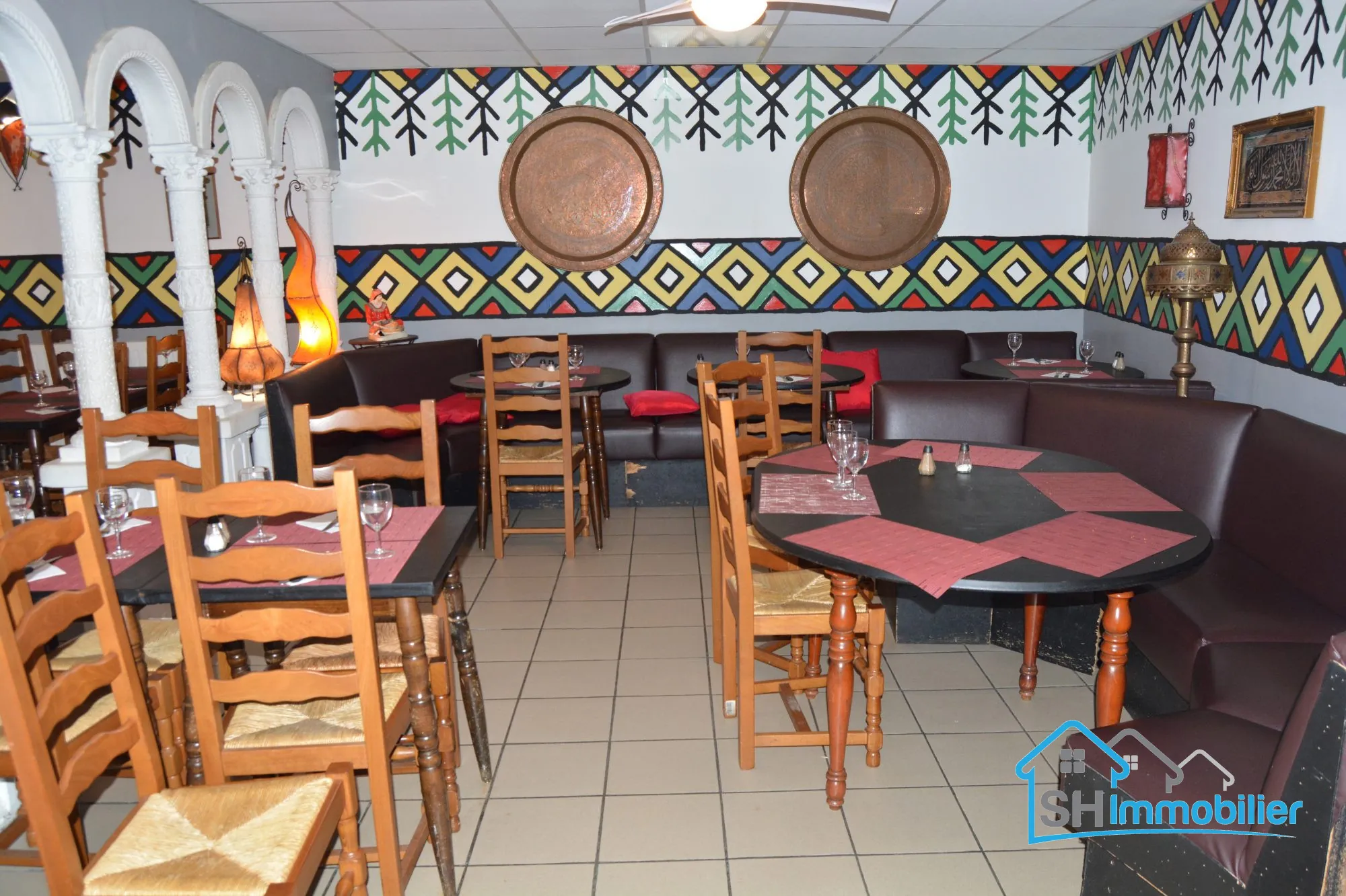 Fonds de commerce pour restaurant avec grande salle et cuisine équipée à Roubaix 