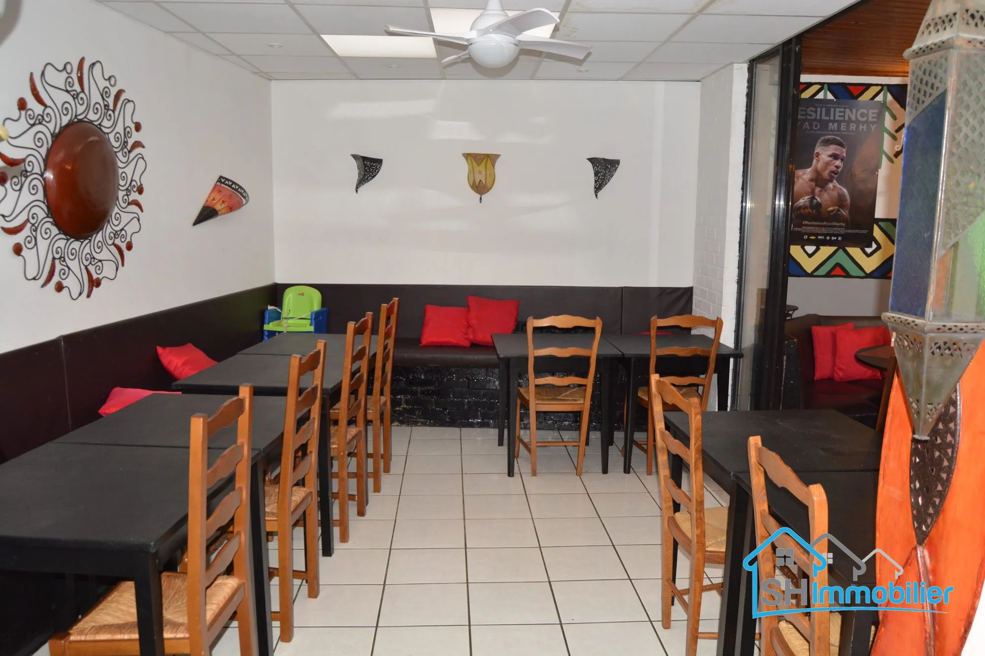 Fonds de commerce pour restaurant avec grande salle et cuisine équipée à Roubaix 