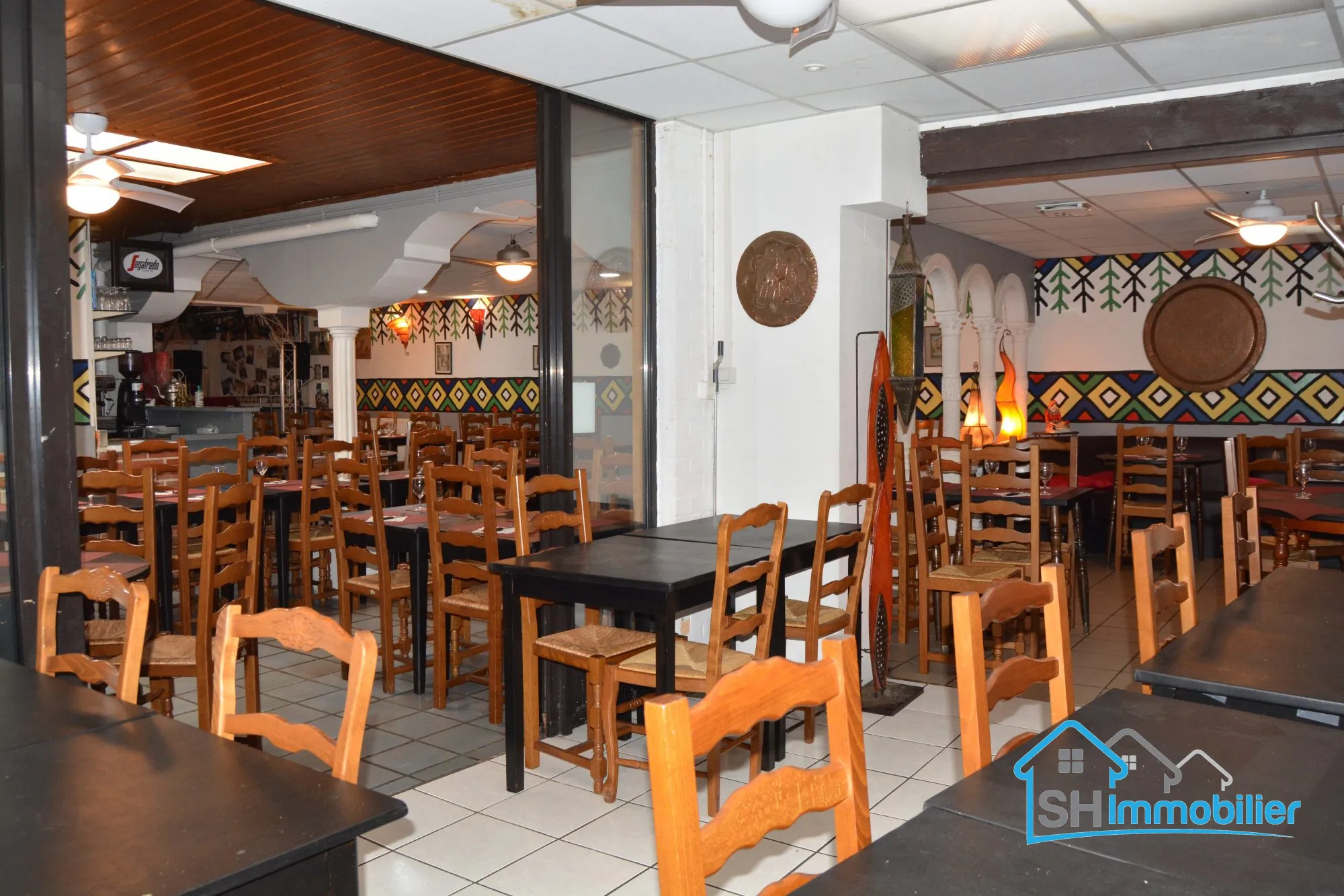 Fonds de commerce pour restaurant avec grande salle et cuisine équipée à Roubaix 