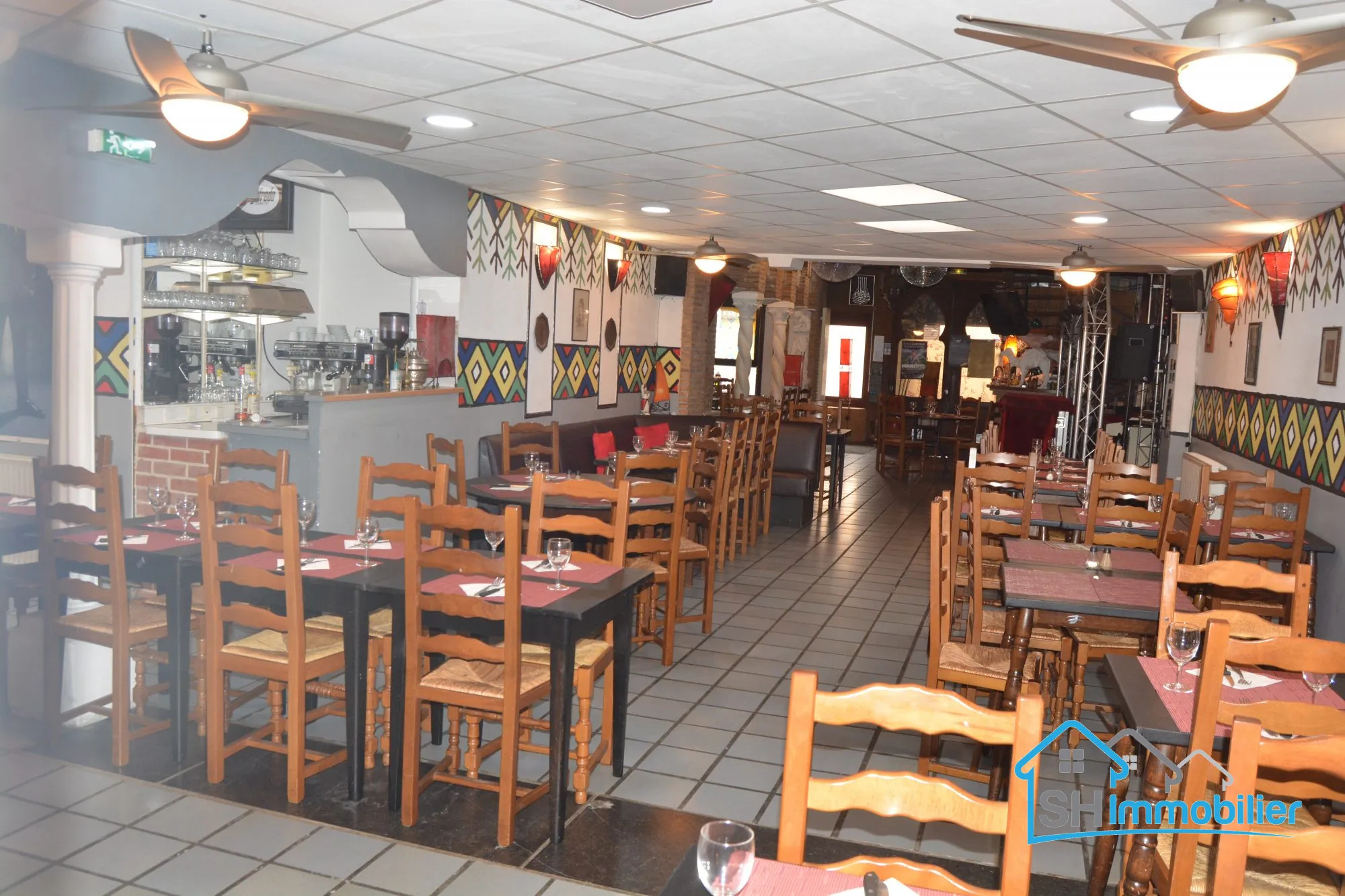 Fonds de commerce pour restaurant avec grande salle et cuisine équipée à Roubaix 