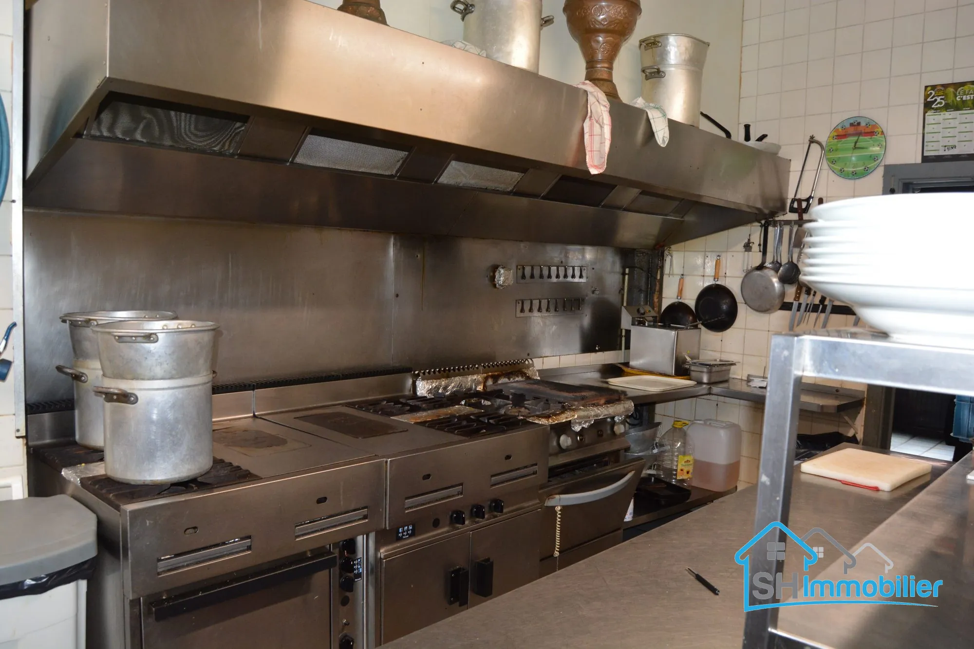 Fonds de commerce pour restaurant avec grande salle et cuisine équipée à Roubaix 