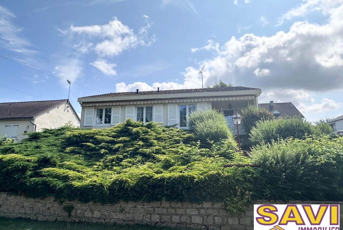 Maison de plain-pied à Ferrières-en-Gâtinais avec jardin et garage 