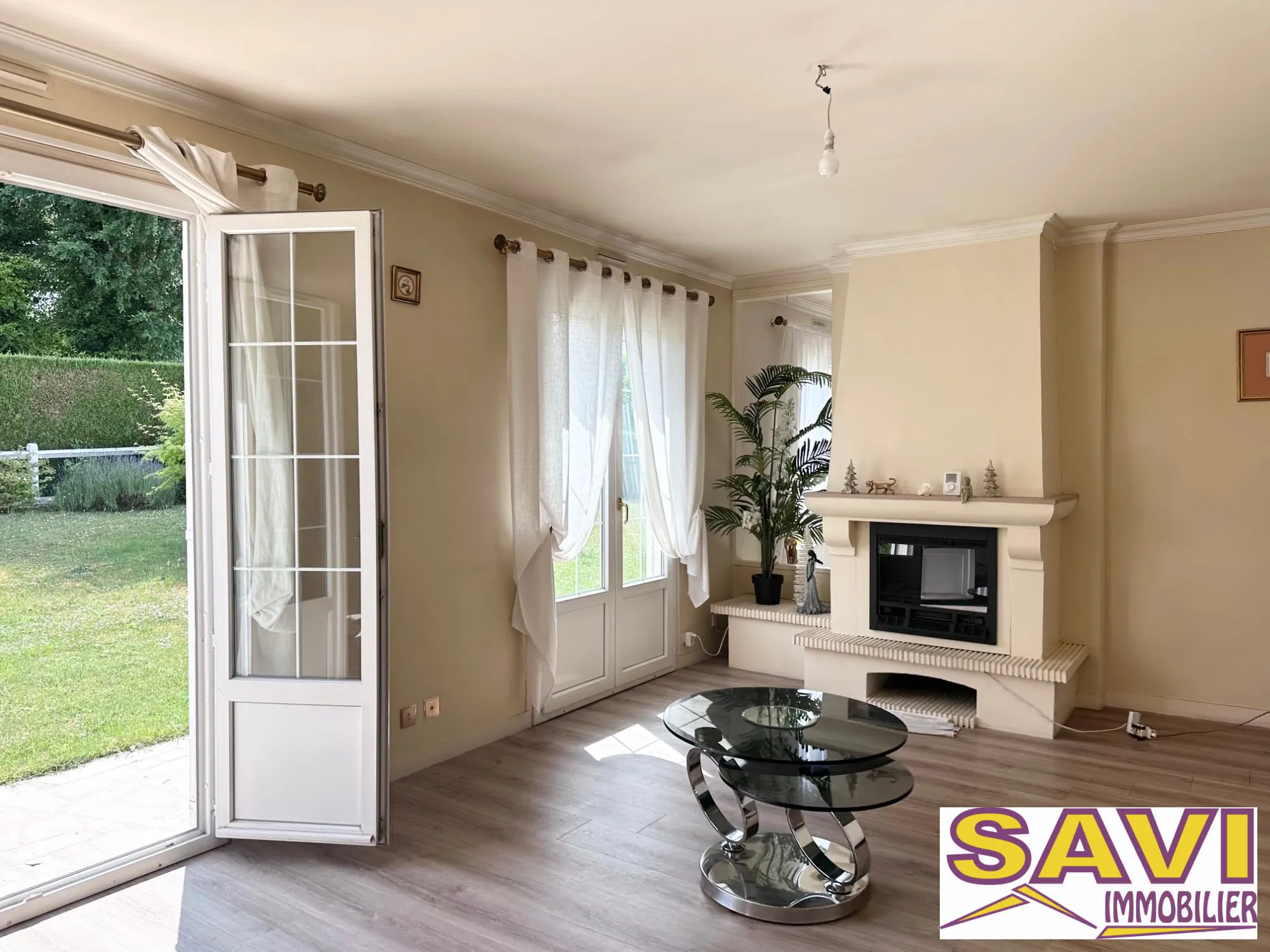 Maison de plain-pied à Ferrières-en-Gâtinais avec jardin et garage 