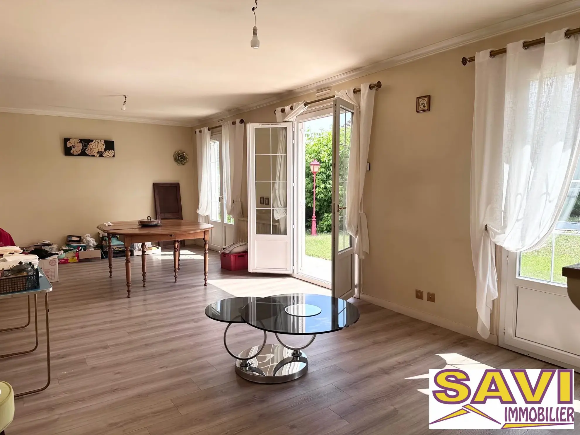 Maison de plain-pied à Ferrières-en-Gâtinais avec jardin et garage 