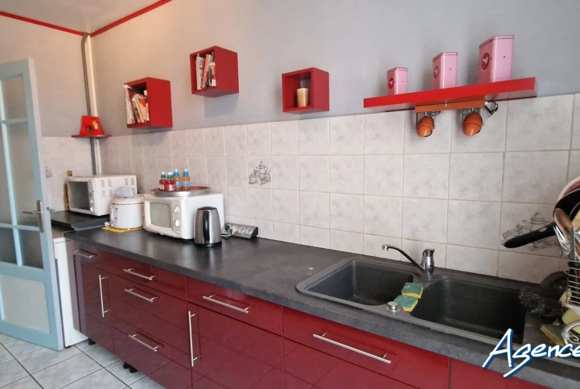 Appartement traversant de 99m² à Perpignan, dernier étage avec cave et cour 