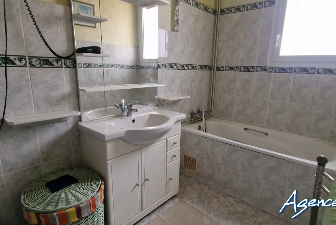 Appartement traversant de 99m² à Perpignan, dernier étage avec cave et cour 