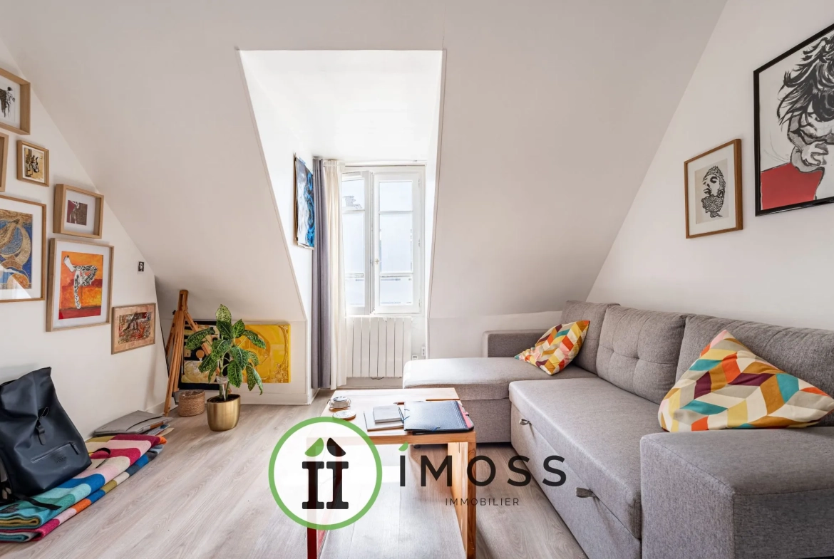 Appartement 2 pièces avec vue sur le Sacré-Cœur à Paris 18ème 
