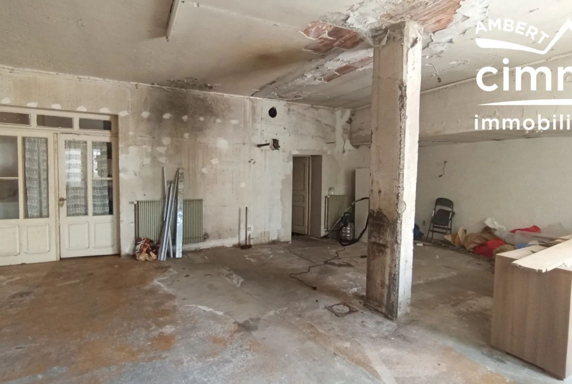 Maison avec commerce et atelier à Vertolaye - Spacieuse et modulable 