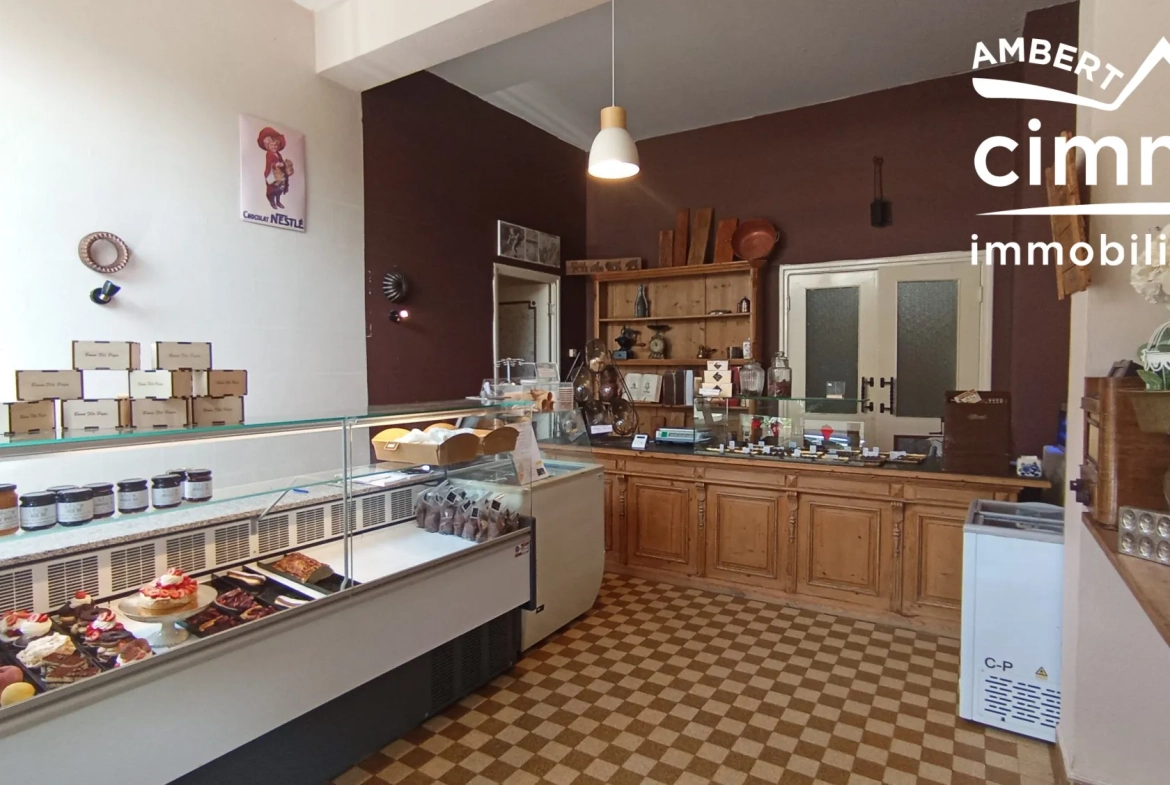 Maison avec commerce et atelier à Vertolaye - Spacieuse et modulable 