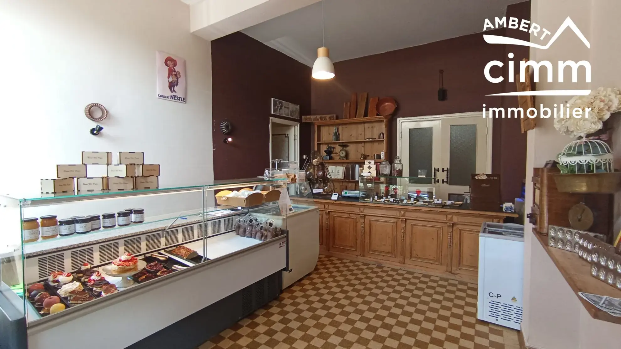 Maison avec commerce et atelier à Vertolaye - Spacieuse et modulable 