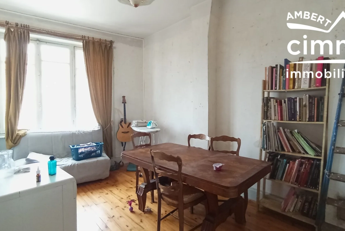 Maison avec commerce et atelier à Vertolaye - Spacieuse et modulable 