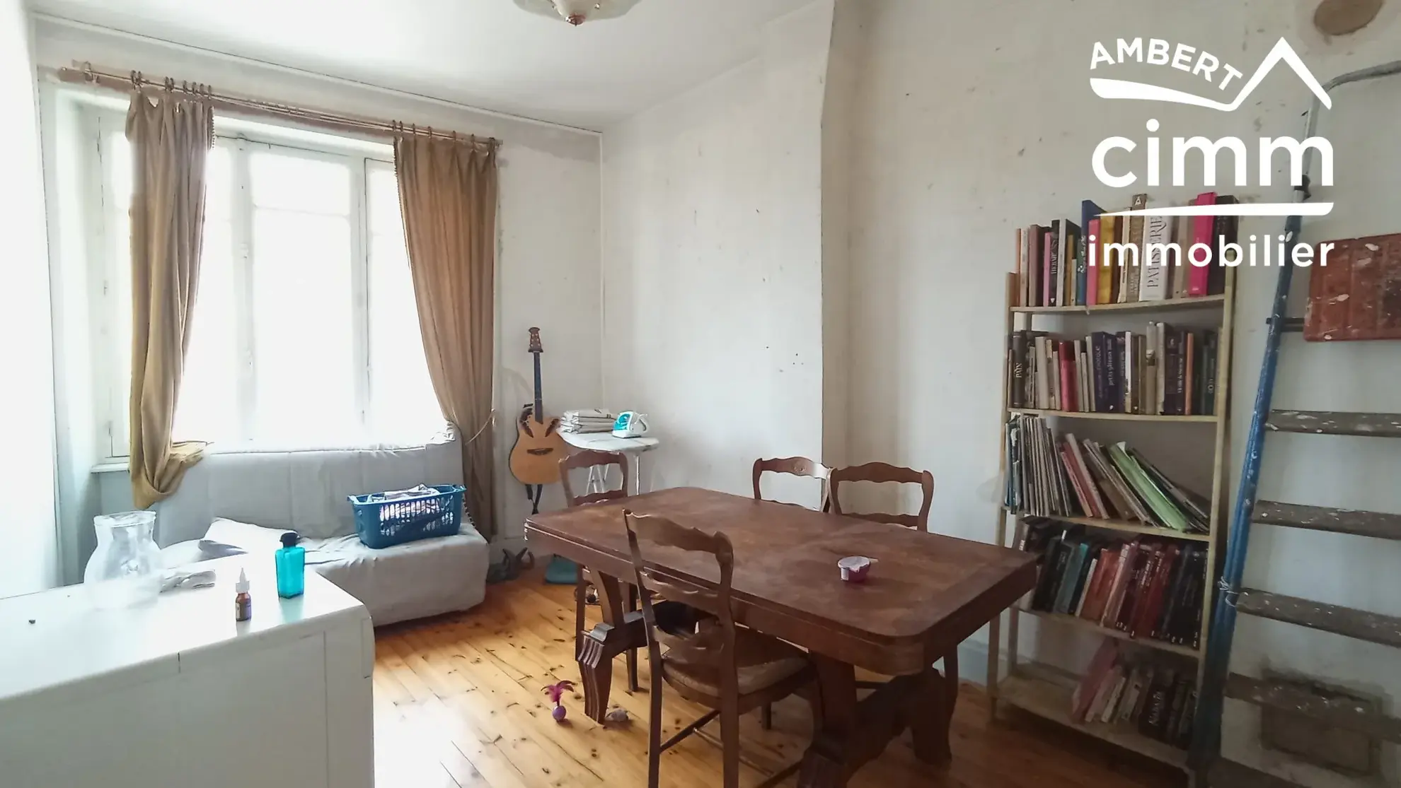 Maison avec commerce et atelier à Vertolaye - Spacieuse et modulable 