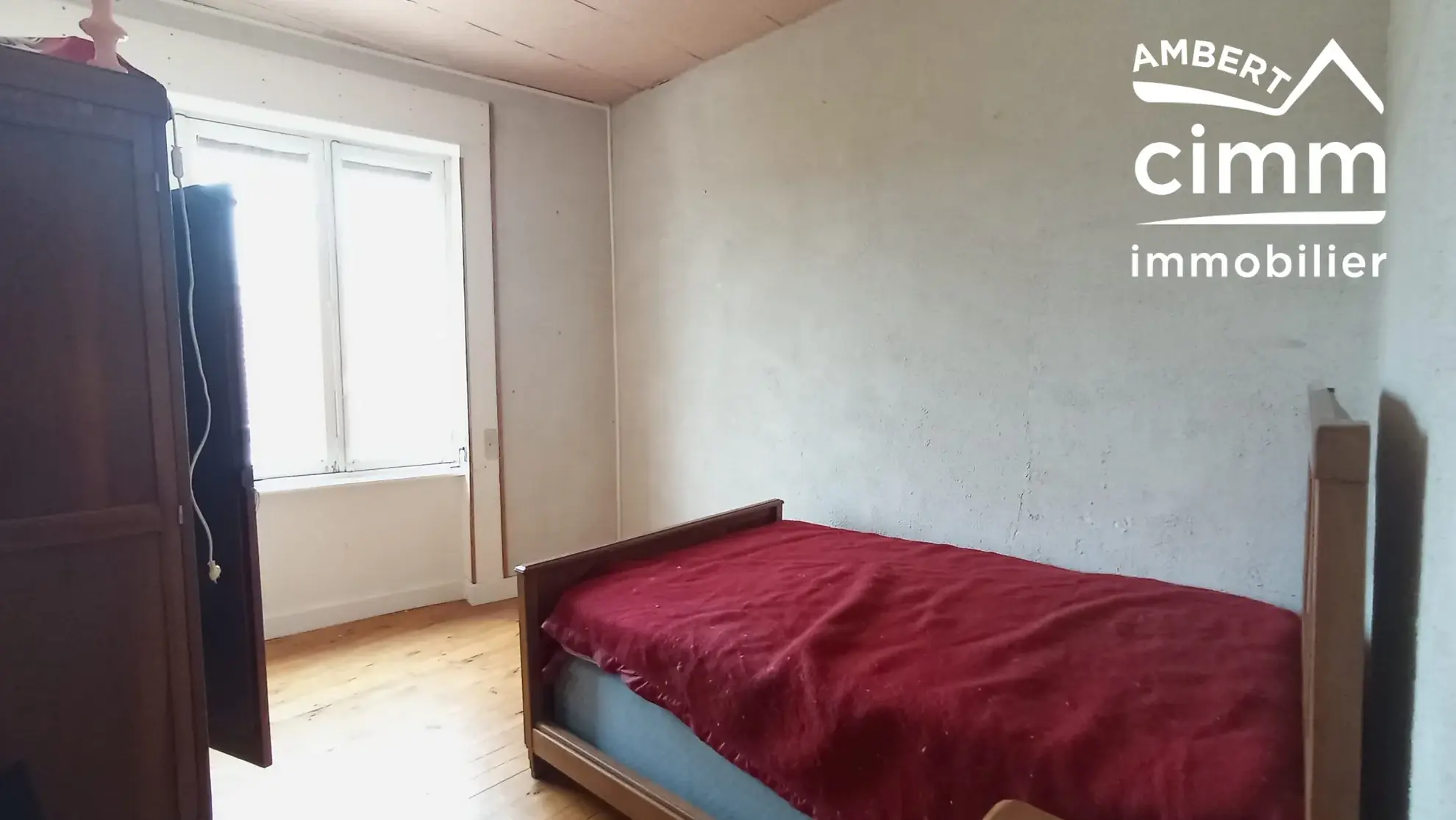 Maison avec commerce et atelier à Vertolaye - Spacieuse et modulable 