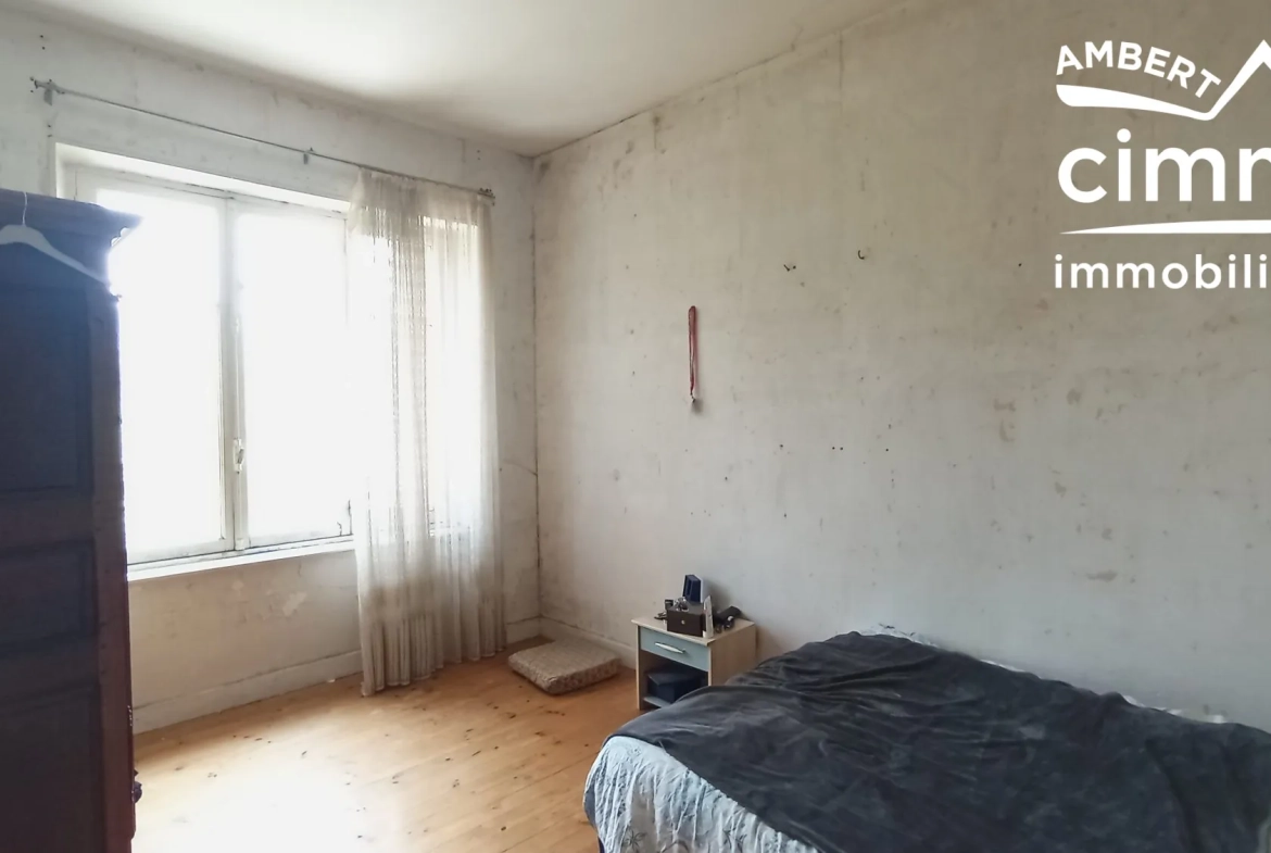 Maison avec commerce et atelier à Vertolaye - Spacieuse et modulable 