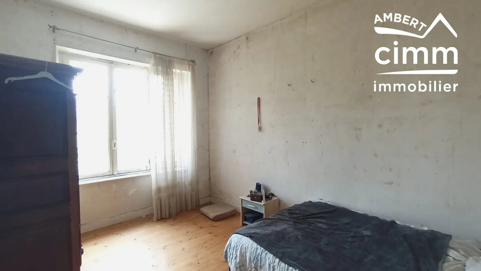 Maison avec commerce et atelier à Vertolaye - Spacieuse et modulable 