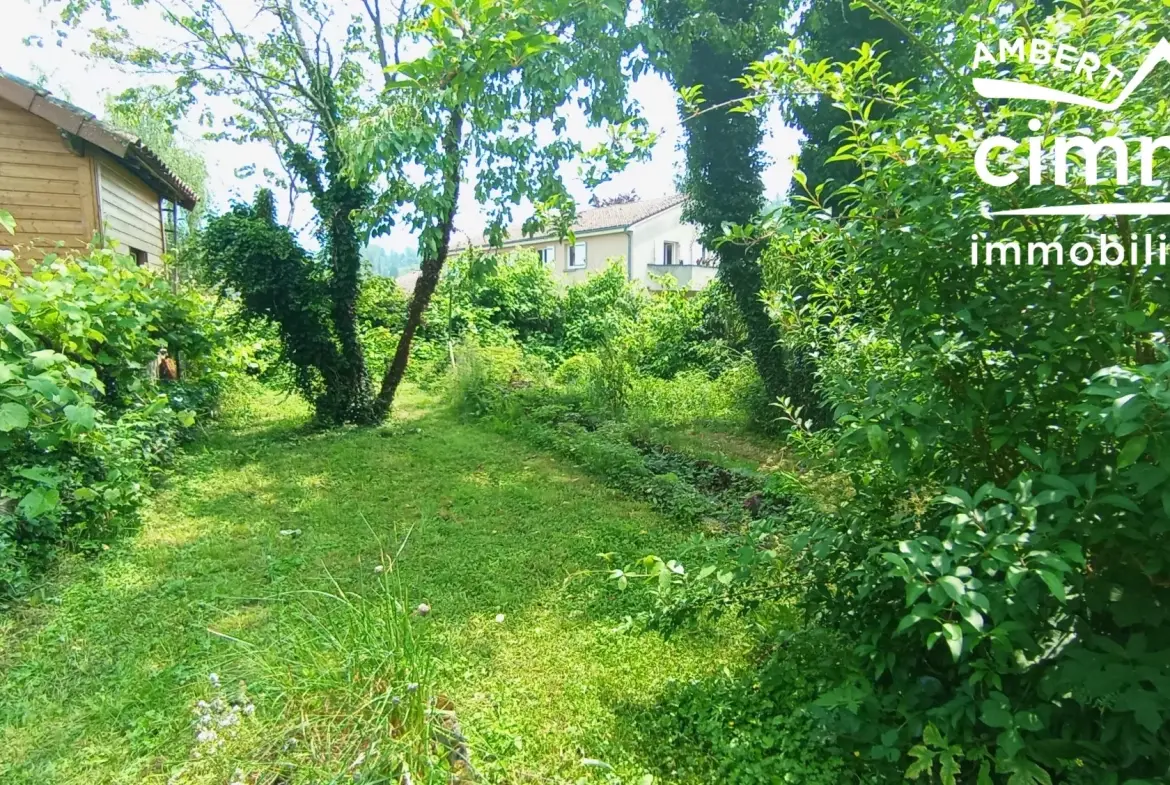 Maison avec commerce et atelier à Vertolaye - Spacieuse et modulable 