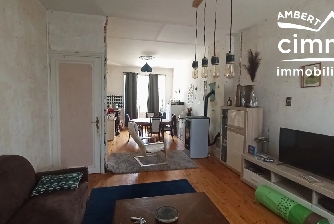 Maison avec commerce et atelier à Vertolaye - Spacieuse et modulable 