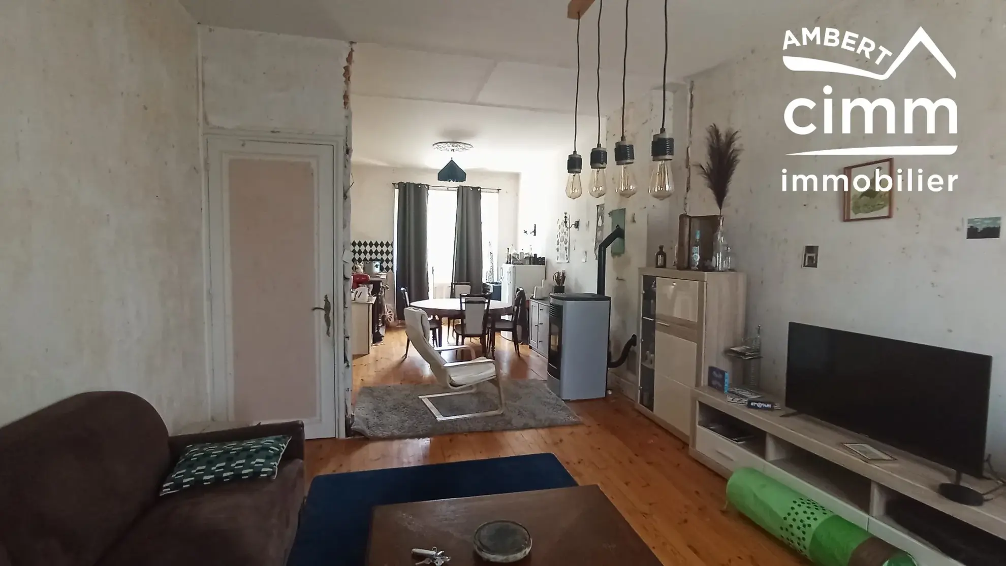 Maison avec commerce et atelier à Vertolaye - Spacieuse et modulable 