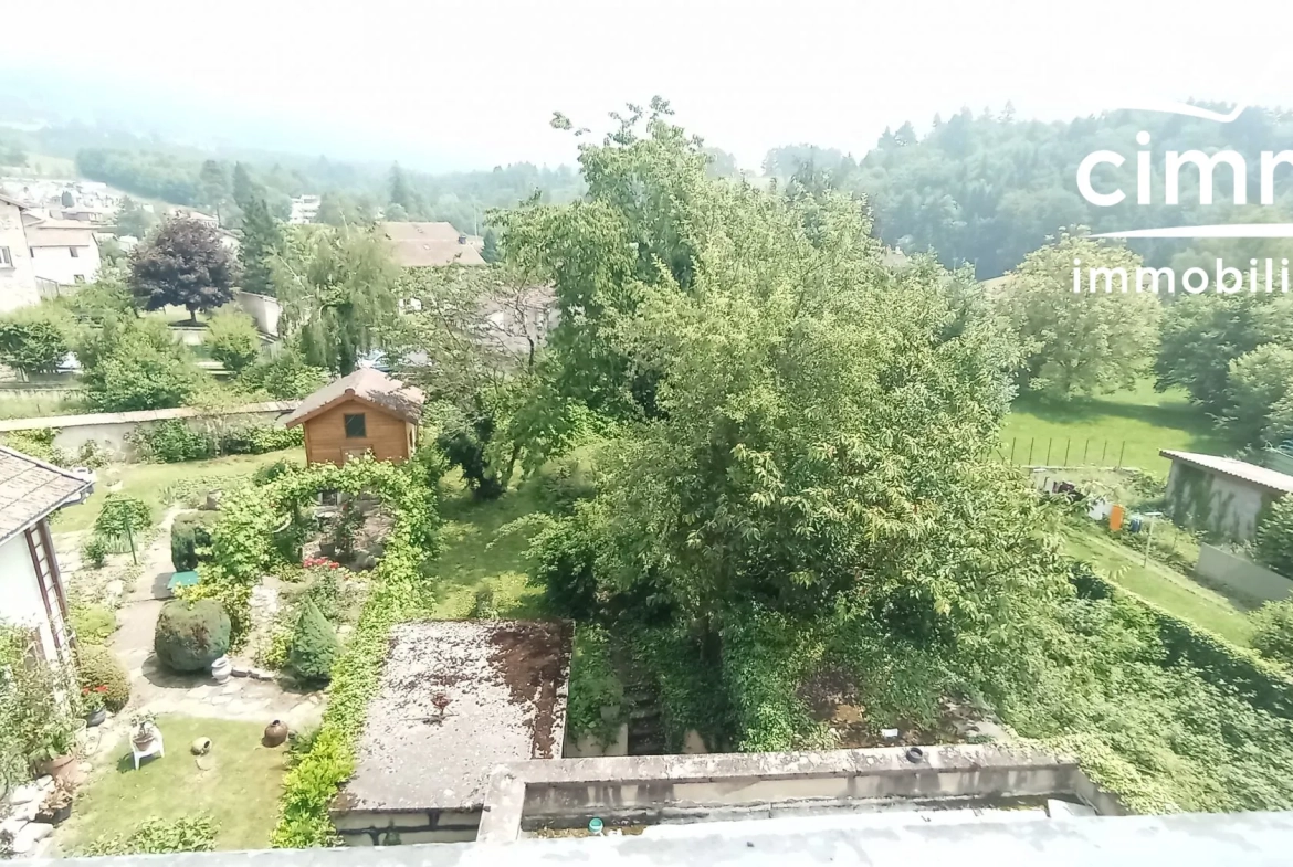 Maison avec commerce et atelier à Vertolaye - Spacieuse et modulable 