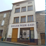 Maison avec commerce et atelier à Vertolaye - Spacieuse et modulable