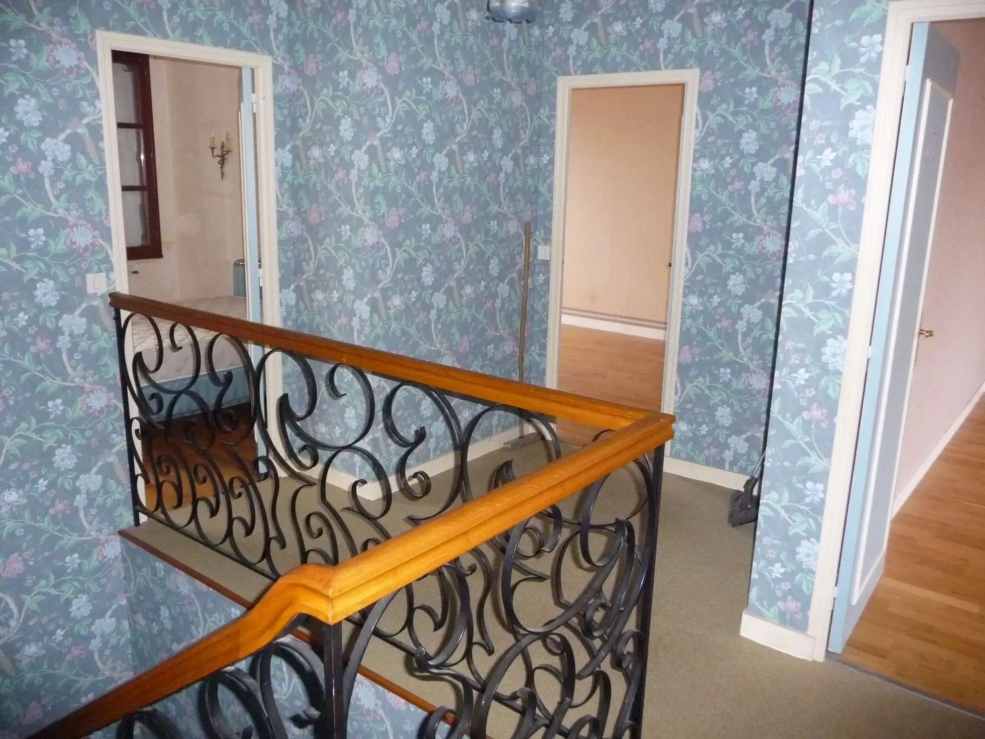 Maison à vendre au centre de La Guerche-de-Bretagne avec dépendance et revenu locatif 