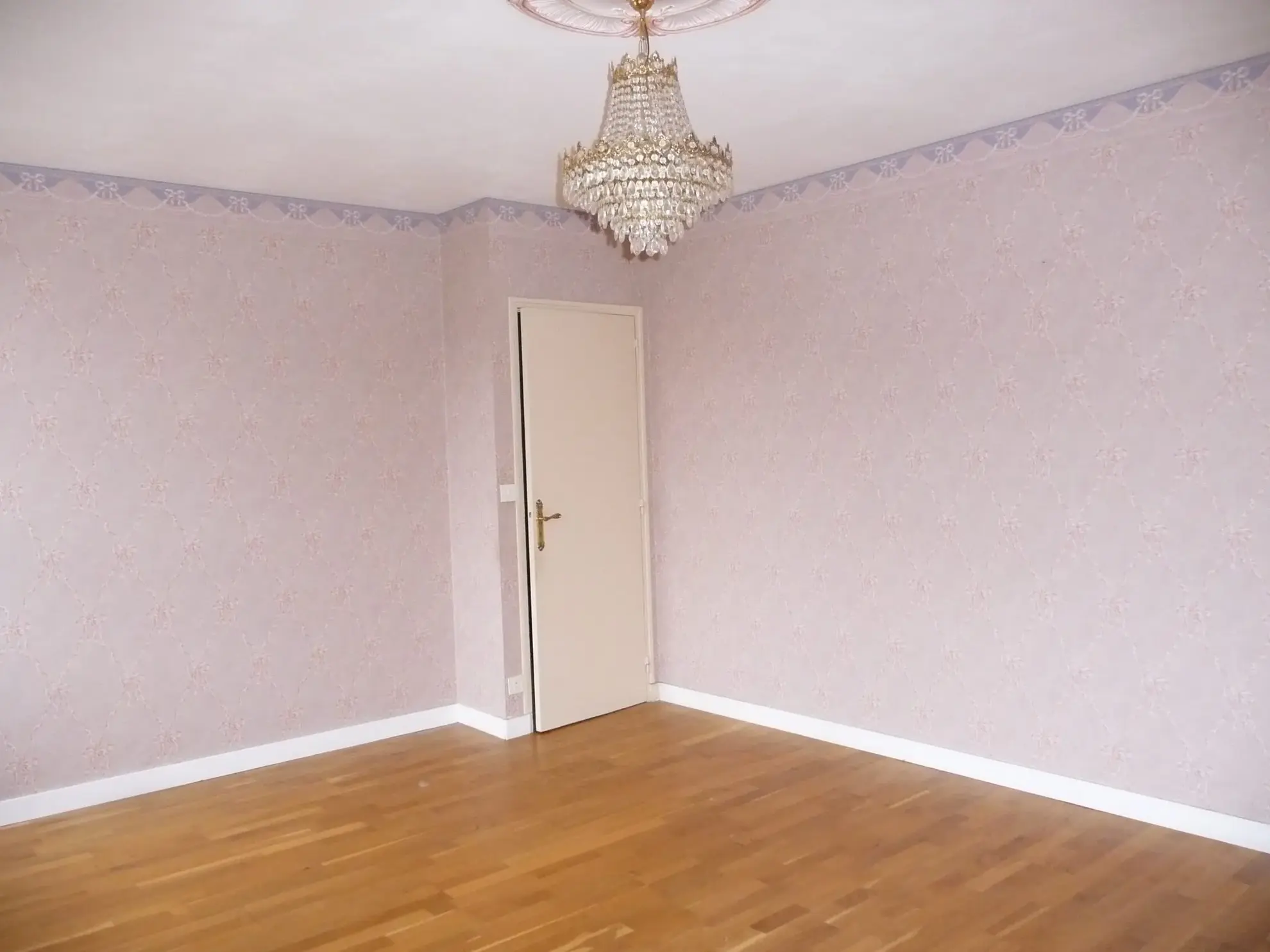 Maison à vendre au centre de La Guerche-de-Bretagne avec dépendance et revenu locatif 