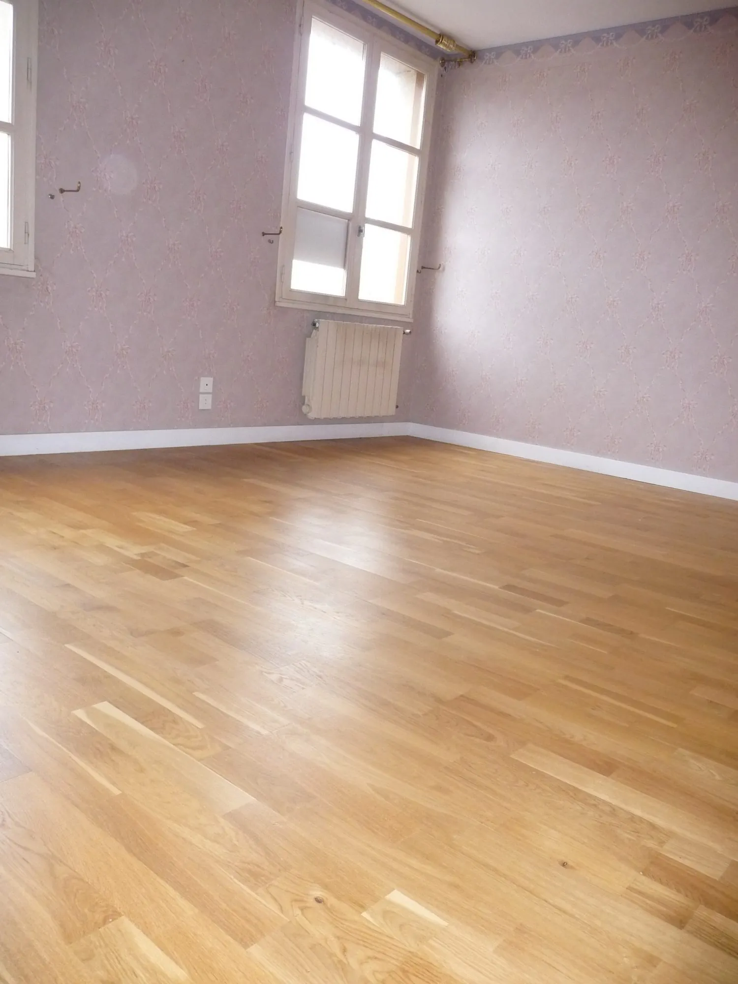 Maison à vendre au centre de La Guerche-de-Bretagne avec dépendance et revenu locatif 