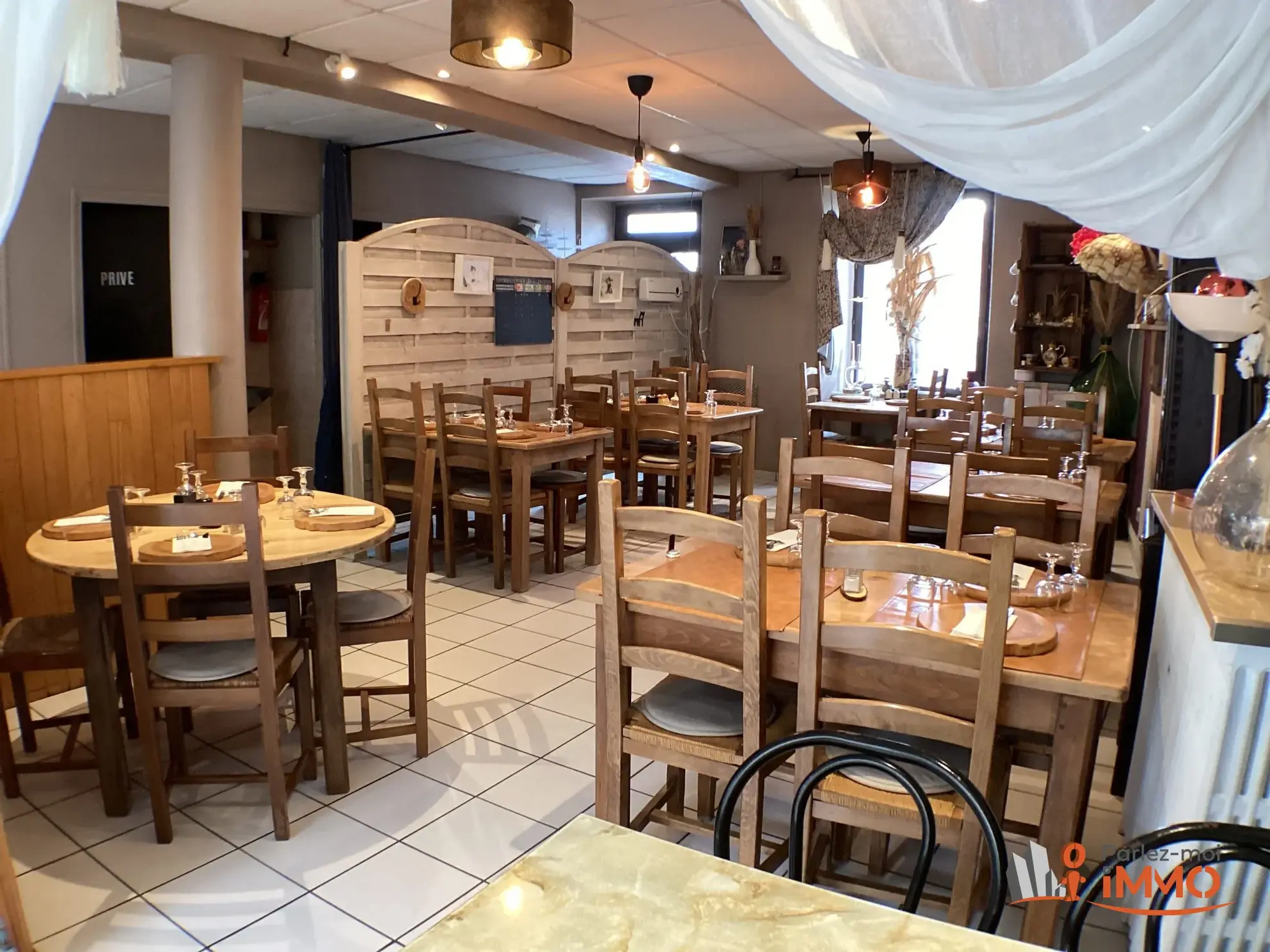 Fonds de commerce bar-restaurant à vendre à Usson-en-Forez 