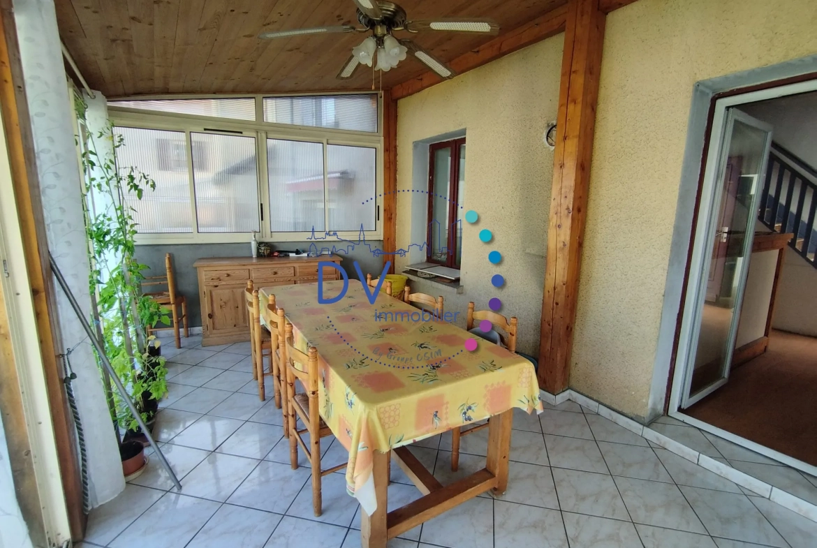 Maison à rénover avec jardin à Amplepuis, proche gare SNCF 