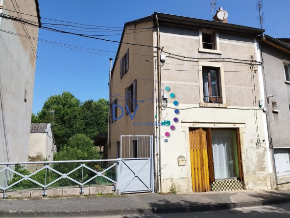 Maison à rénover avec jardin à Amplepuis, proche gare SNCF