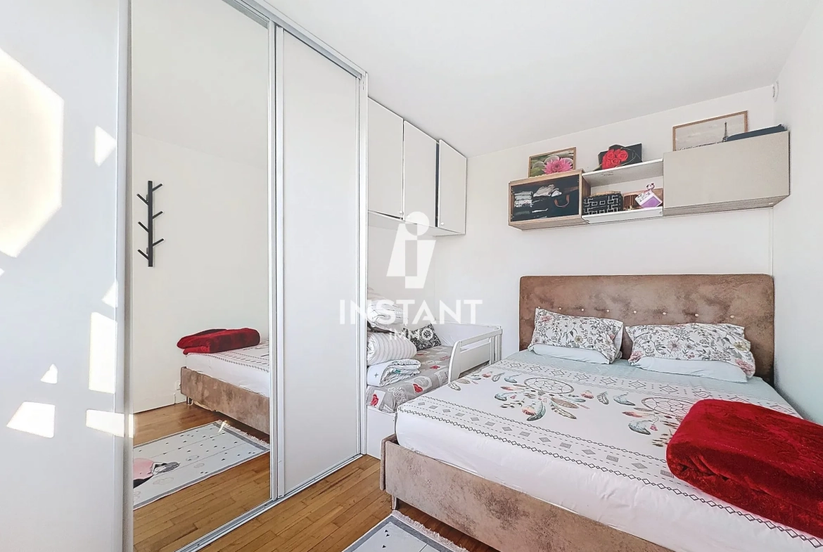 Appartement 2 pièces en centre-ville de Bobigny avec balcon, parking et cave 