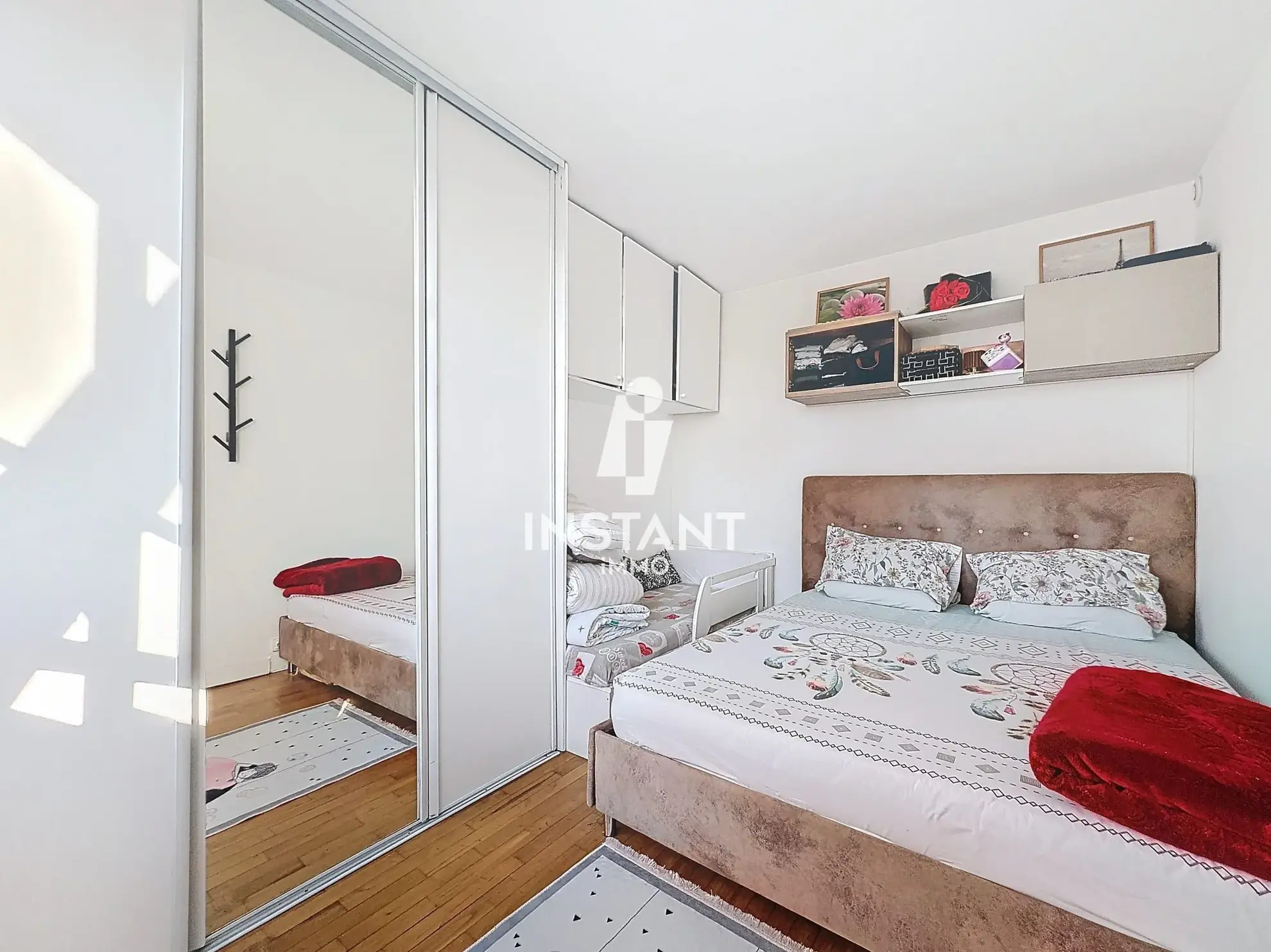 Appartement 2 pièces en centre-ville de Bobigny avec balcon, parking et cave 