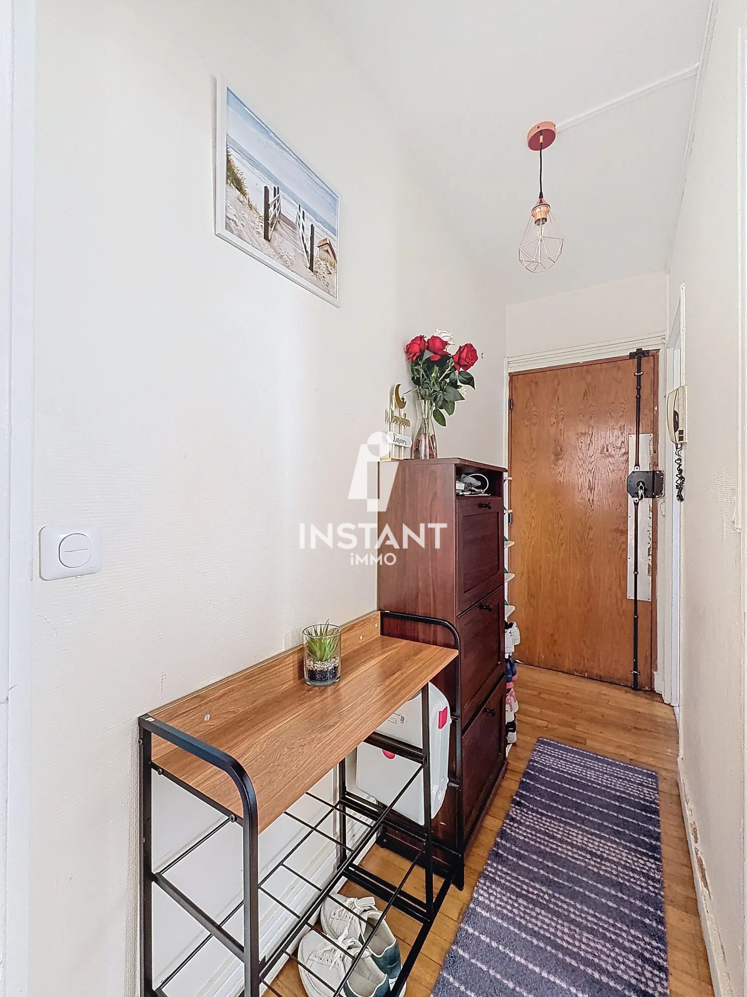 Appartement 2 pièces en centre-ville de Bobigny avec balcon, parking et cave 