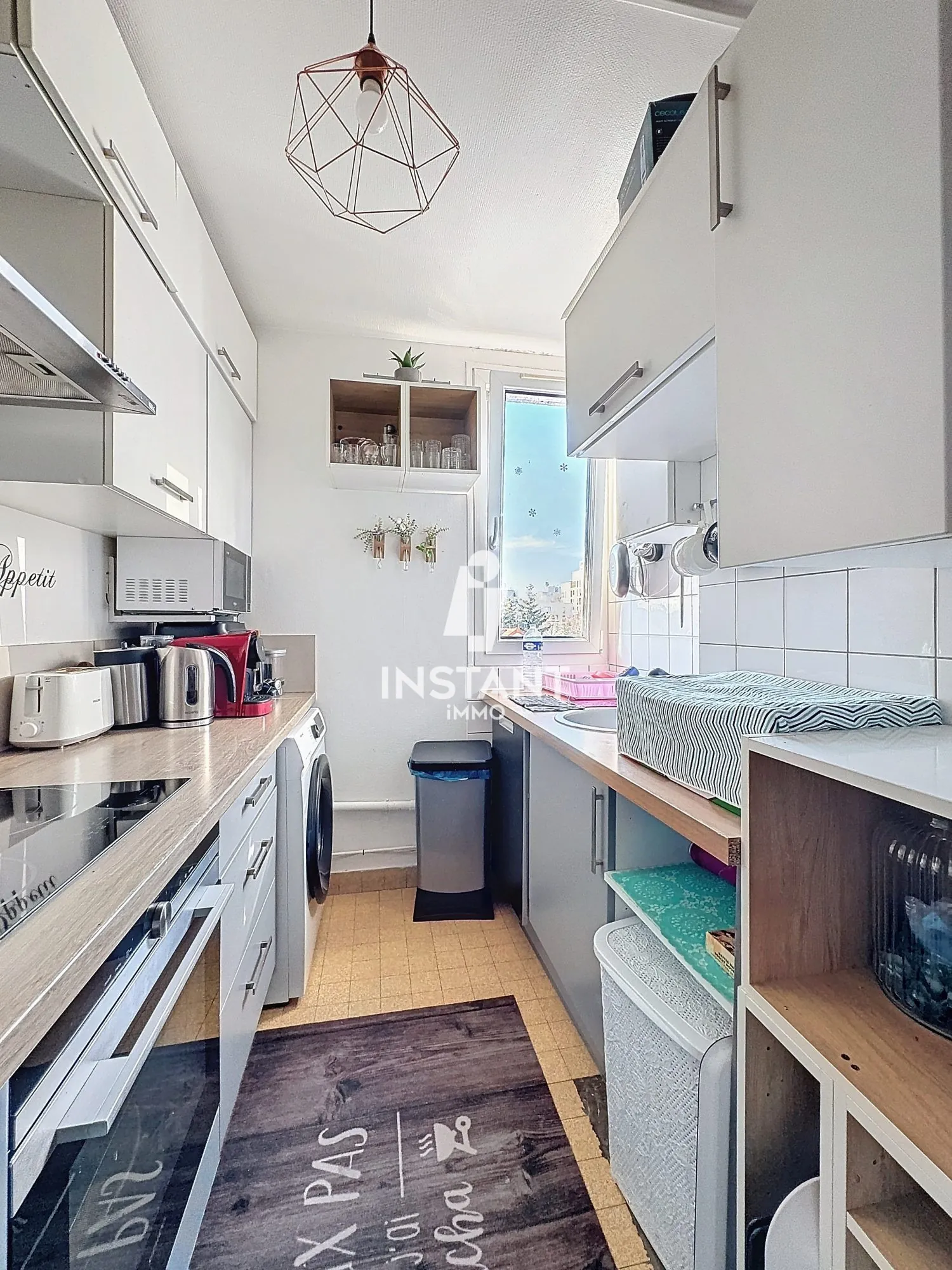 Appartement 2 pièces en centre-ville de Bobigny avec balcon, parking et cave 