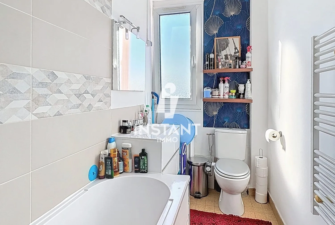 Appartement 2 pièces en centre-ville de Bobigny avec balcon, parking et cave 