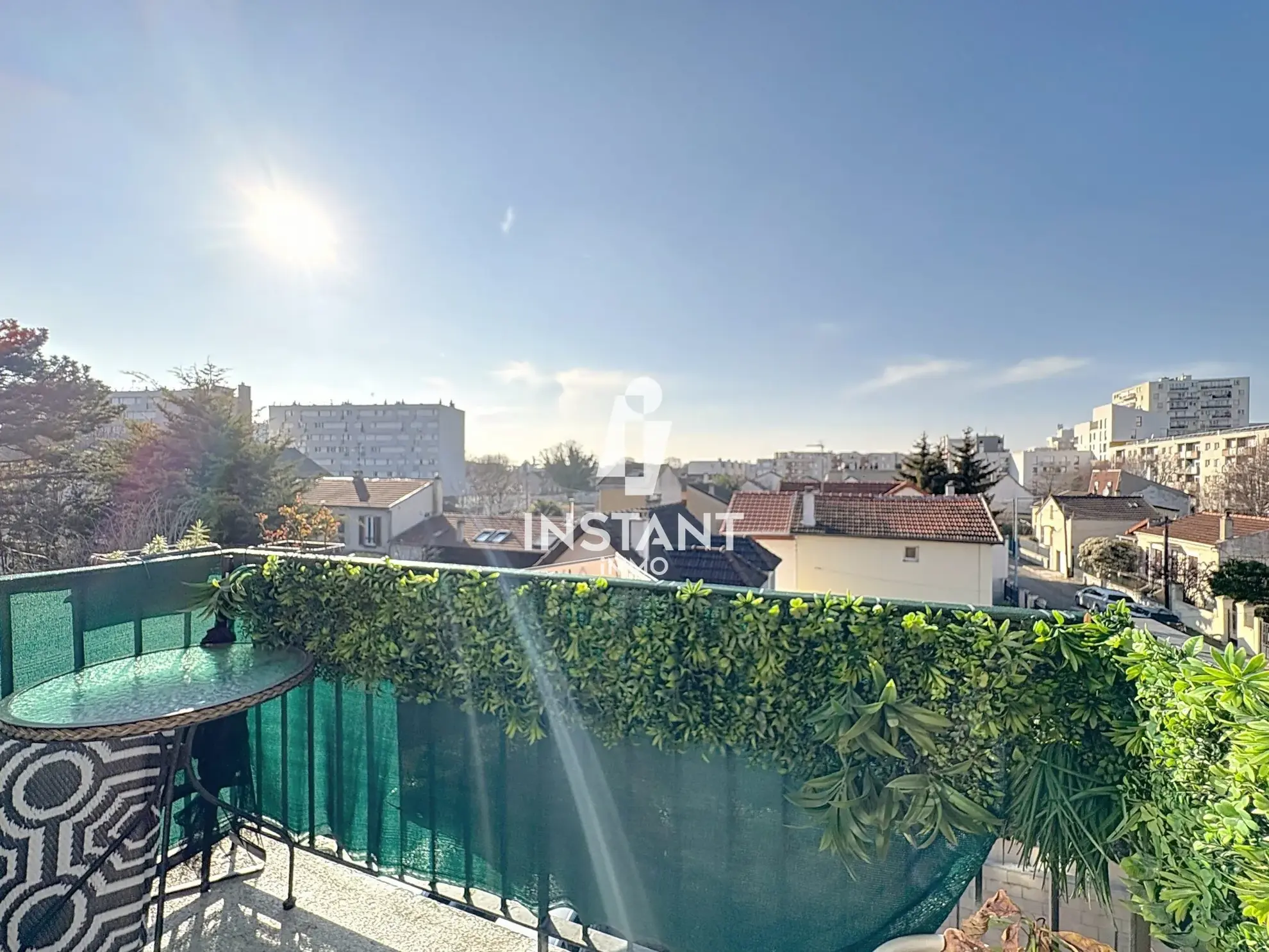 Appartement 2 pièces en centre-ville de Bobigny avec balcon, parking et cave 