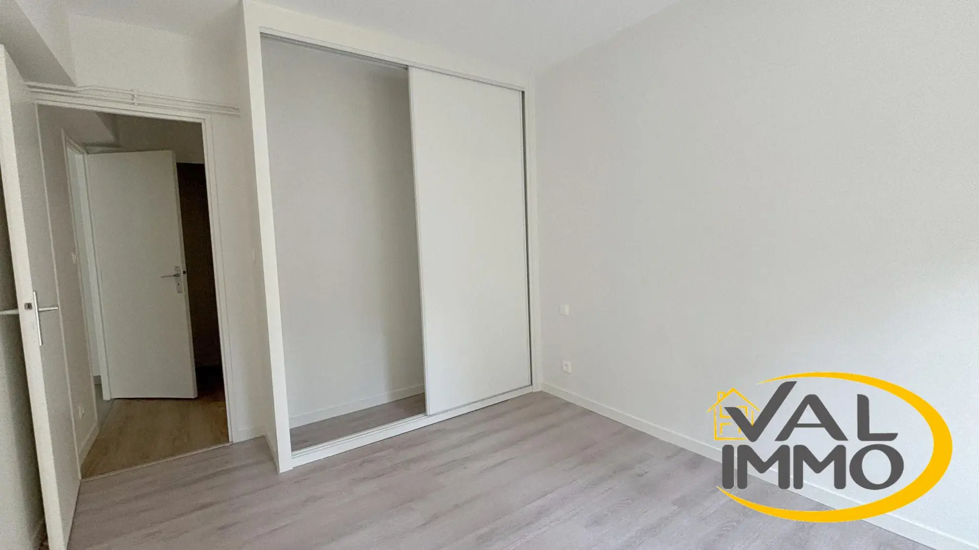 Appartement 2 pièces à Toulouse, Quartier Barrière de Paris avec parking et cave 