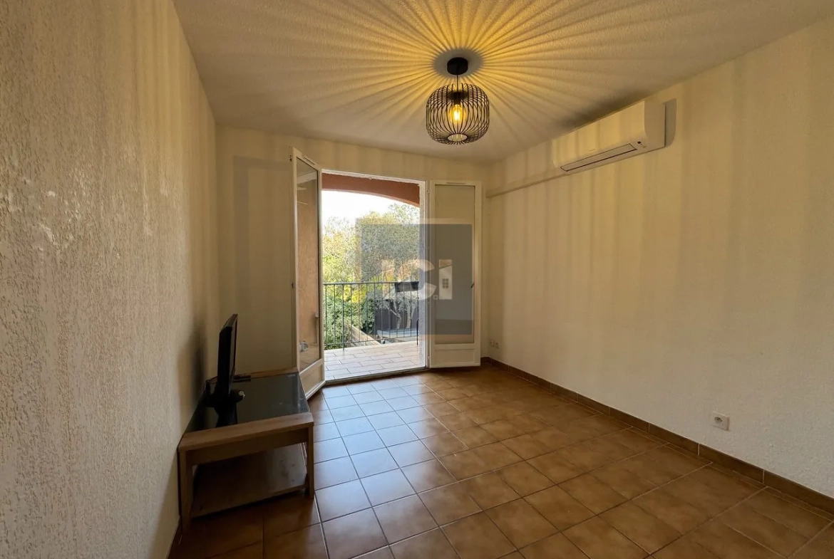 Appartement lumineux de 24,89 m² avec terrasse et parking à Sainte-Maxime 
