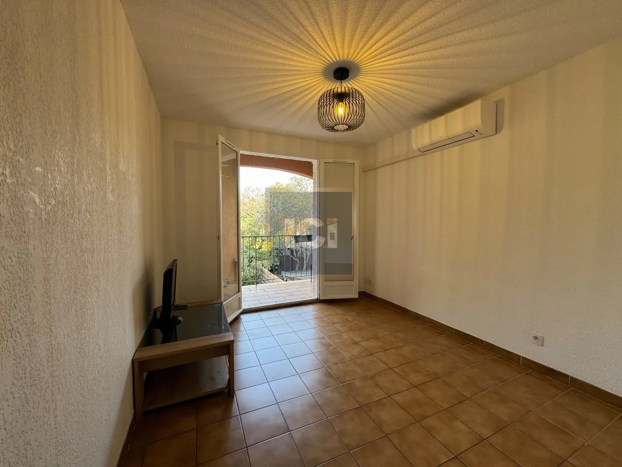 Appartement lumineux de 24,89 m² avec terrasse et parking à Sainte-Maxime 