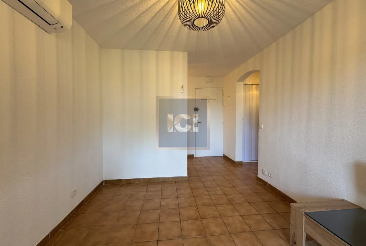 Appartement lumineux de 24,89 m² avec terrasse et parking à Sainte-Maxime 