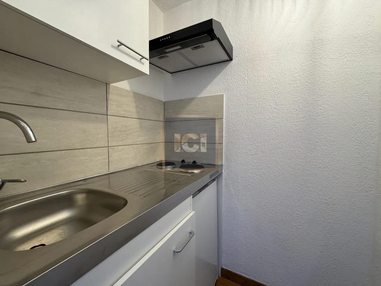Appartement lumineux de 24,89 m² avec terrasse et parking à Sainte-Maxime 