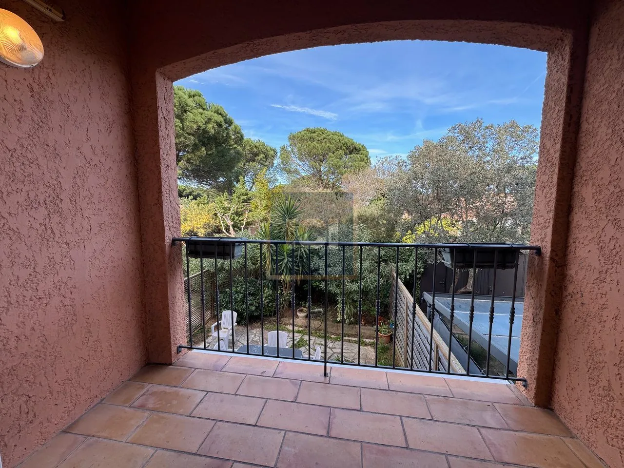 Appartement lumineux de 24,89 m² avec terrasse et parking à Sainte-Maxime 