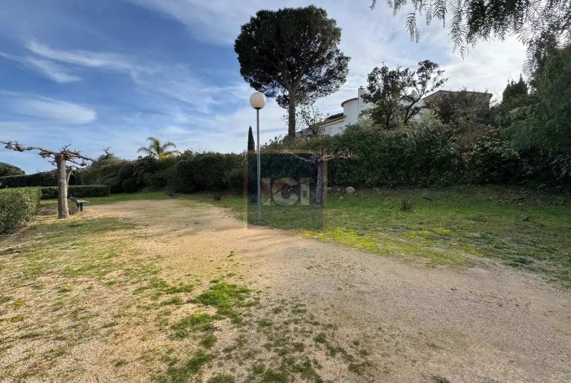 Appartement lumineux de 24,89 m² avec terrasse et parking à Sainte-Maxime 
