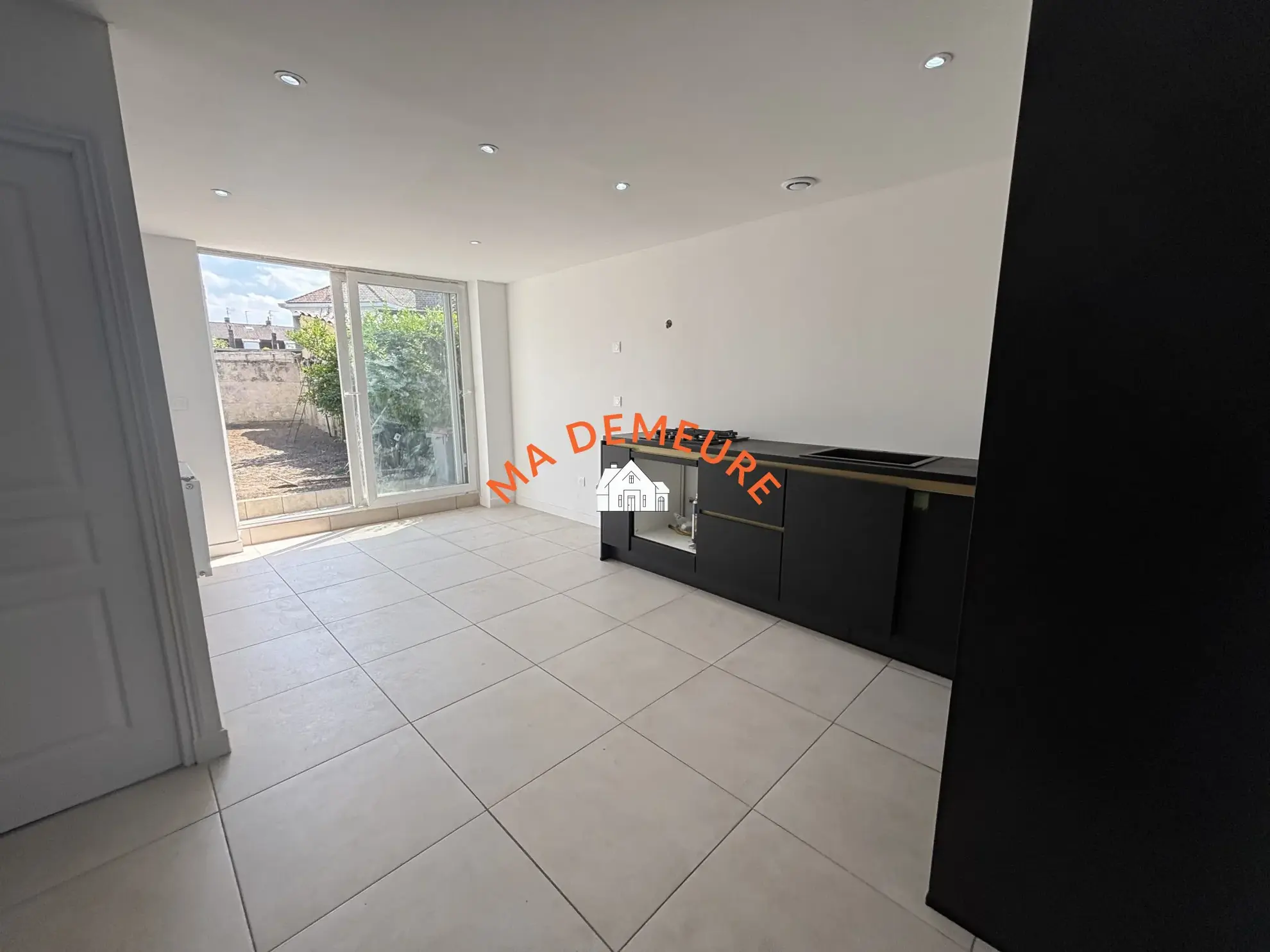 Maison rénovée de 88 m² avec terrasse et jardin à Lys-Lez-Lannoy 
