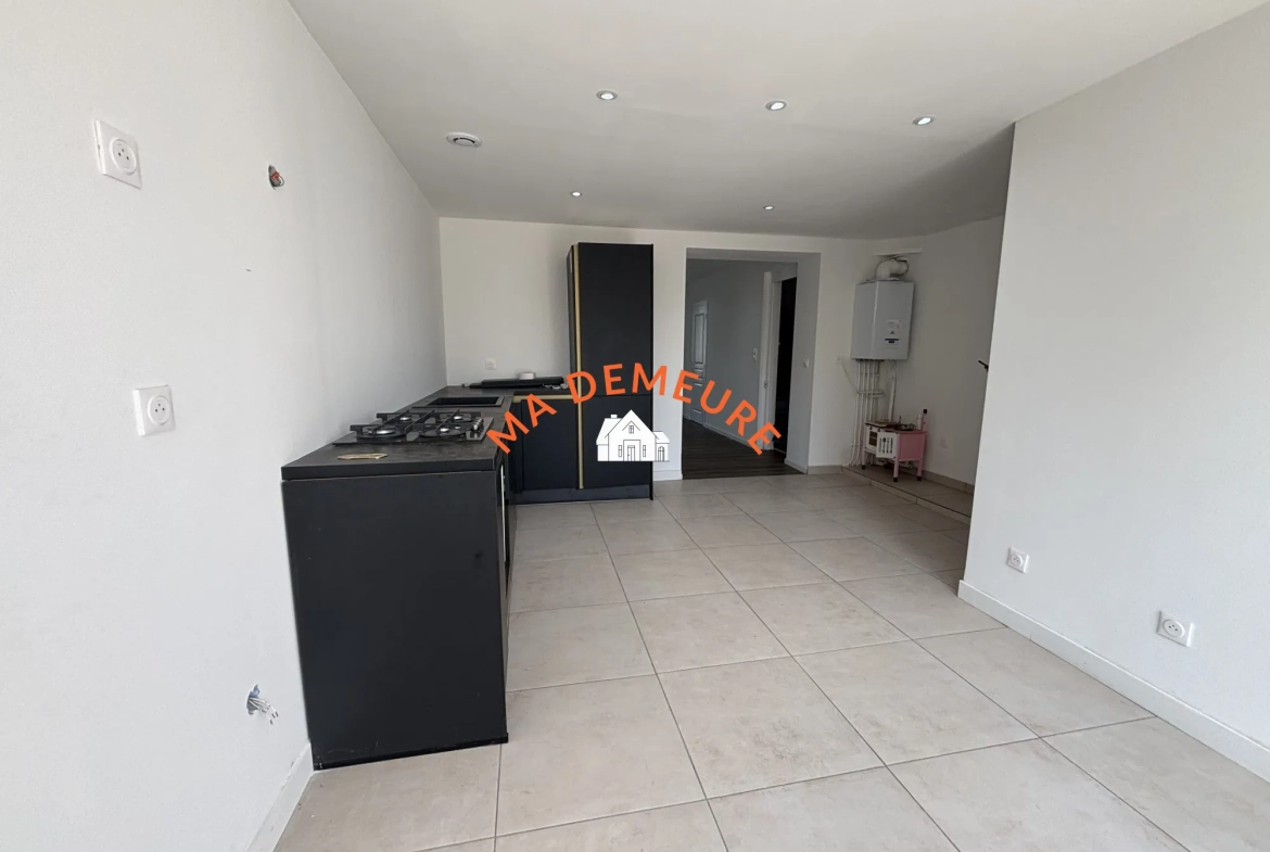 Maison rénovée de 88 m² avec terrasse et jardin à Lys-Lez-Lannoy 